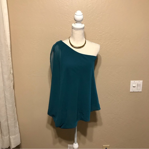 Bebe one shoulder Blouse - Picture 2 of 13